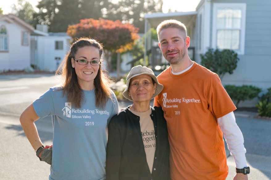 RTSV volunteers with homeowner